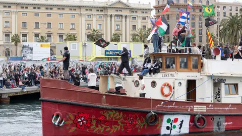 Flotilla saliendo del puerto de Barcelona Flotilla saliendo del puerto de Barcelona