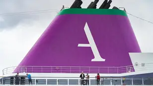 El crucero 'Ambition' atraca en Bilbao