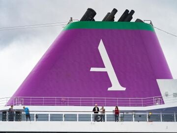 El crucero 'Ambition' atraca en Bilbao