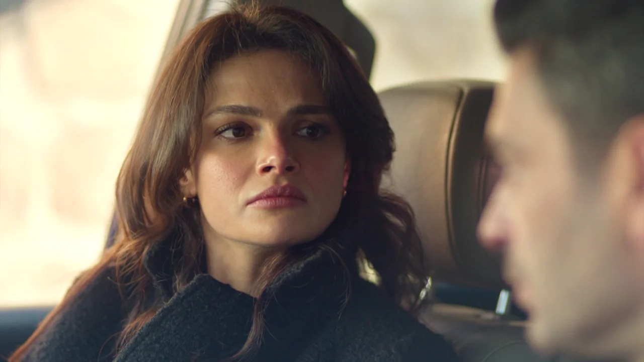 Alya se rebela contra el control de Cihan