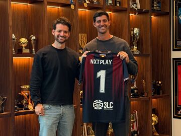 Thibaut Courtois junto a Gonzalo Vila