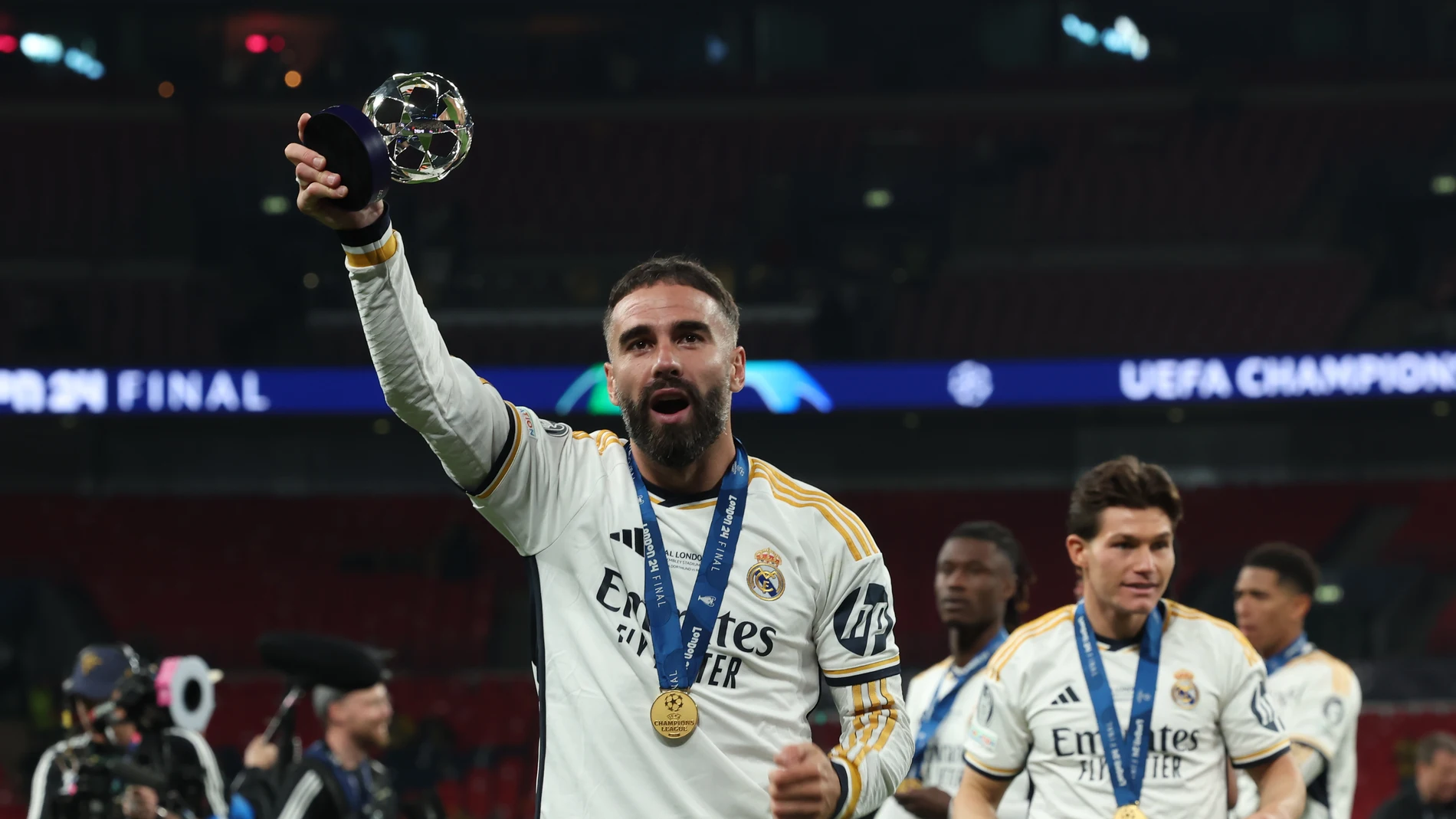 Dani Carvajal, con el trofeo de MVP tras la final de la Champions 2024 Dani Carvajal, con el trofeo de MVP tras la final de la Champions 2024