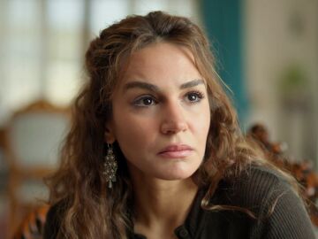 Nare traiciona la confianza de Alya para encubrir la doble vida de Cihan con Mine