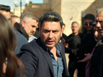 Cihan rescata a Alya en plena revuelta y deja clara su autoridad ante todos