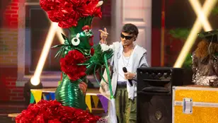 Clavel y Abraham Mateo deslumbran con una actuación galáctica en Mask Singer