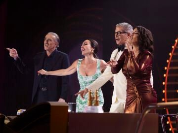 &iquest;Es M&oacute;nica Cruz? Ruth Lorenzo convence a Ana Mil&aacute;n y Carlos Baute sobre la identidad de Troglodita 