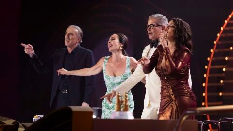 &iquest;Es M&oacute;nica Cruz? Ruth Lorenzo convence a Ana Mil&aacute;n y Carlos Baute sobre la identidad de Troglodita 