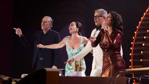 ¿Es Mónica Cruz? Ruth Lorenzo convence a Ana Milán y Carlos Baute sobre la identidad de Troglodita ¿Es Mónica Cruz? Ruth Lorenzo convence a Ana Milán y Carlos Baute sobre la identidad de Troglodita