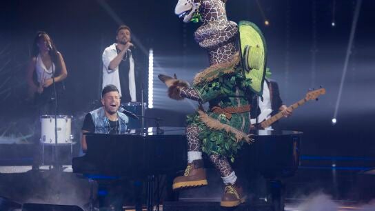 ¡Histórico! Jirafa y Pablo López paralizan Mask Singer con un dueto que huele a final 