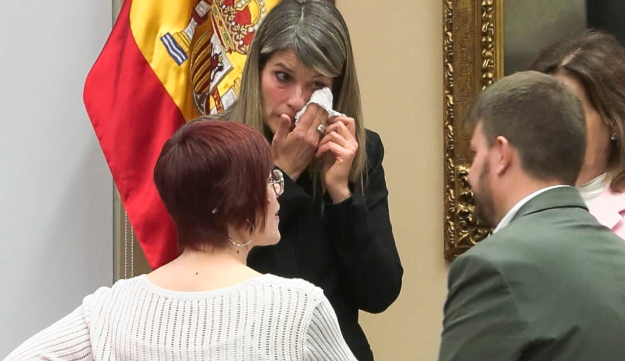 Momento en el que Maribel Vilaplana, la periodista que comi&oacute; con el expresident de la Generalitat Carlos Maz&oacute;n el d&iacute;a de la DANA, rompe a llorar