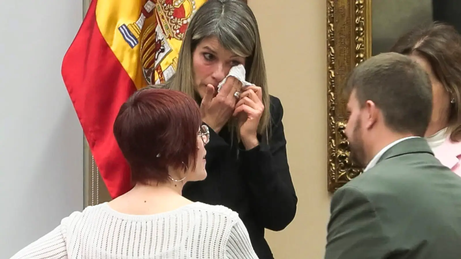 Maribel Vilaplana, la periodista que comió con Mazón el día de la DANA, rompe a llorar en la comisión: