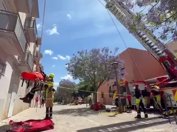El vídeo de la evacuación a un hombre de más de 200 kilos en Écija El vídeo de la evacuación a un hombre de más de 200 kilos en Écija