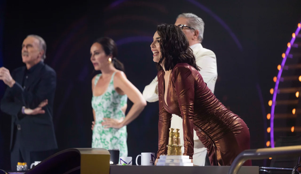 Del abrazo de Abraham Mateo y Juan y Medio a la teoría compartida de Ana Milán y Ruth Lorenzo: Clavel causa sensación