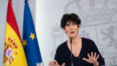 El Gobierno prepara el traslado a la península de 500 menores migrantes que entraron en Ceuta