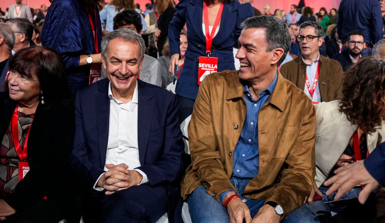 El expresidente del Gobierno Jos&eacute; Luis Rodr&iacute;guez Zapatero, y el presidente del Gobierno Pedro S&aacute;nchez 