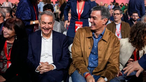 El expresidente del Gobierno Jos&eacute; Luis Rodr&iacute;guez Zapatero, y el presidente del Gobierno Pedro S&aacute;nchez 
