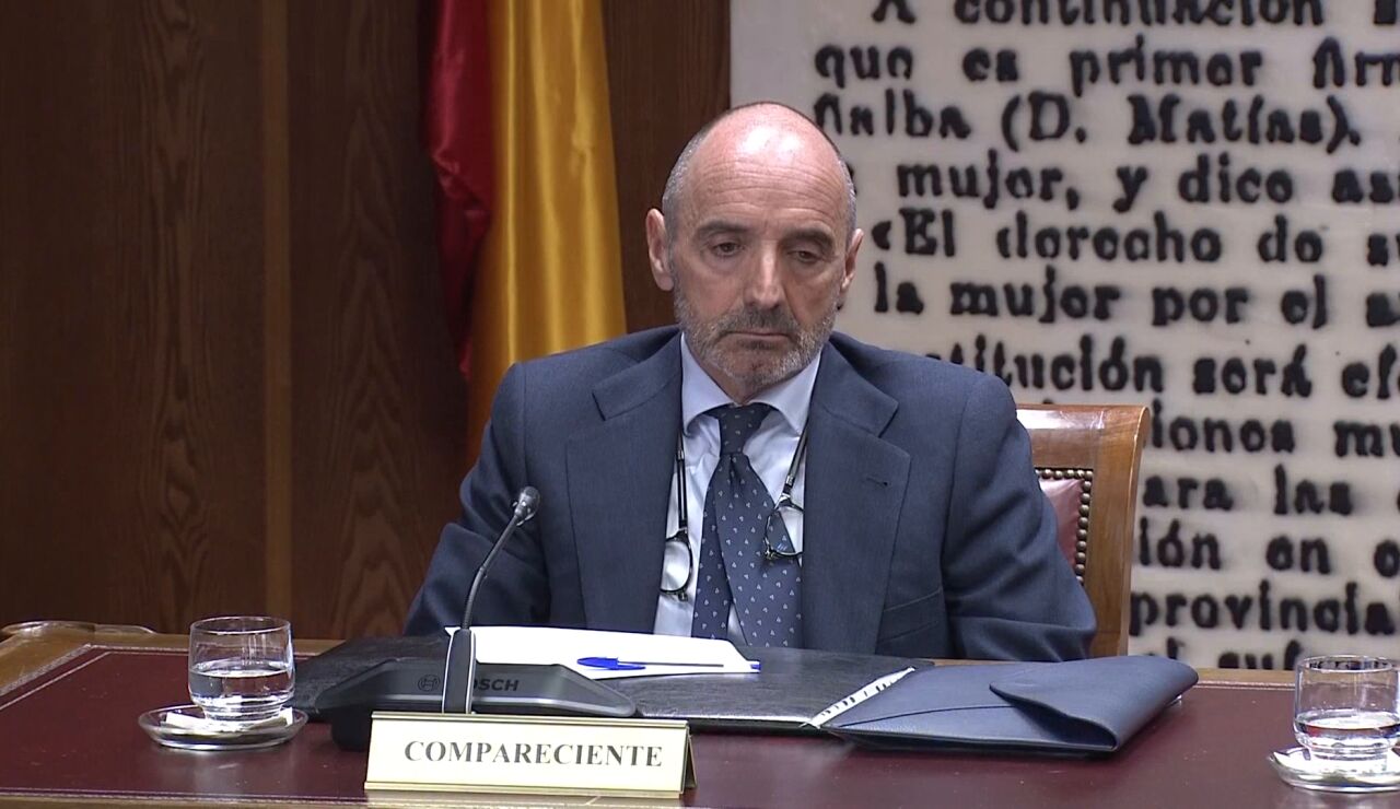 Julio Mart&iacute;nez ante la comisi&oacute;n de investigaci&oacute;n del 'caso Koldo' en el Senado.