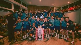 La foto de campeones de la Premier de los futbolistas del Arsenal
