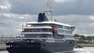 Imagen del MV Hondius llegando al puerto de Rotterdam.