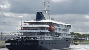 Imagen del MV Hondius llegando al puerto de Rotterdam.