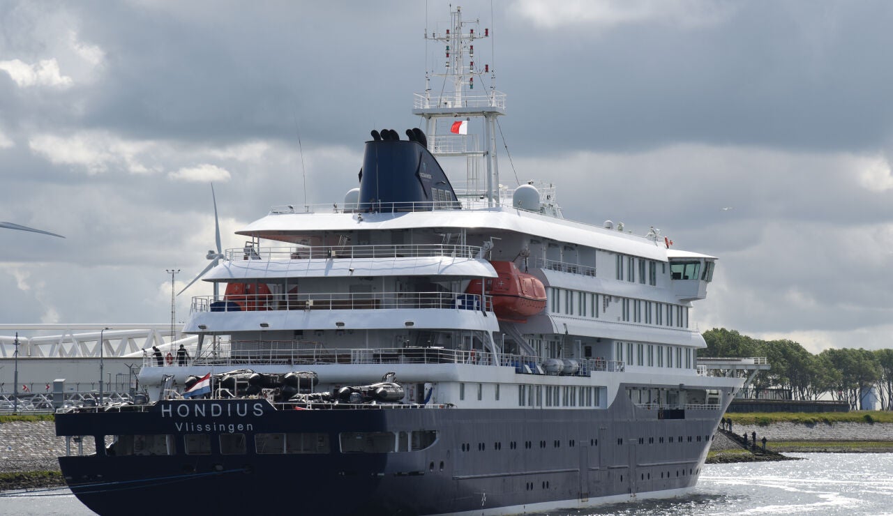 Imagen del MV Hondius llegando al puerto de Rotterdam.
