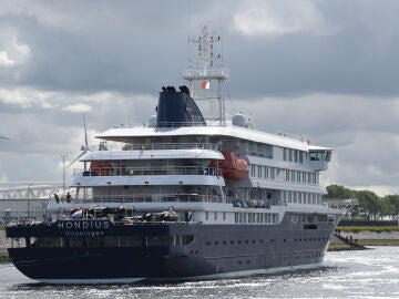 Imagen del MV Hondius llegando al puerto de Rotterdam.
