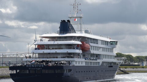 Imagen del MV Hondius llegando al puerto de Rotterdam.