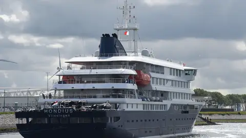 Imagen del MV Hondius llegando al puerto de Rotterdam. Imagen del MV Hondius llegando al puerto de Rotterdam.