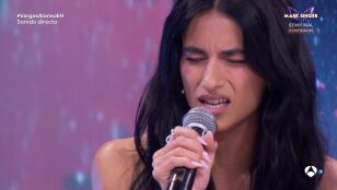 Bego&ntilde;a Vargas emociona cantando en directo 'El lado oscuro' de Jarabe de Palo