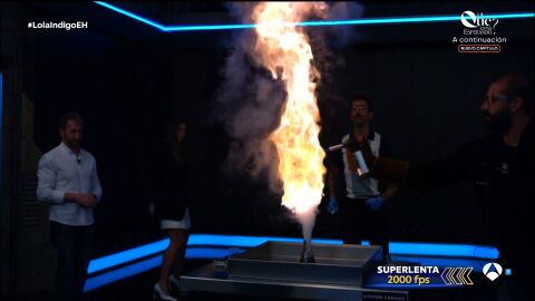 Marron sorprende a Lola &Iacute;ndigo con un espectacular volc&aacute;n qu&iacute;mico en El Hormiguero