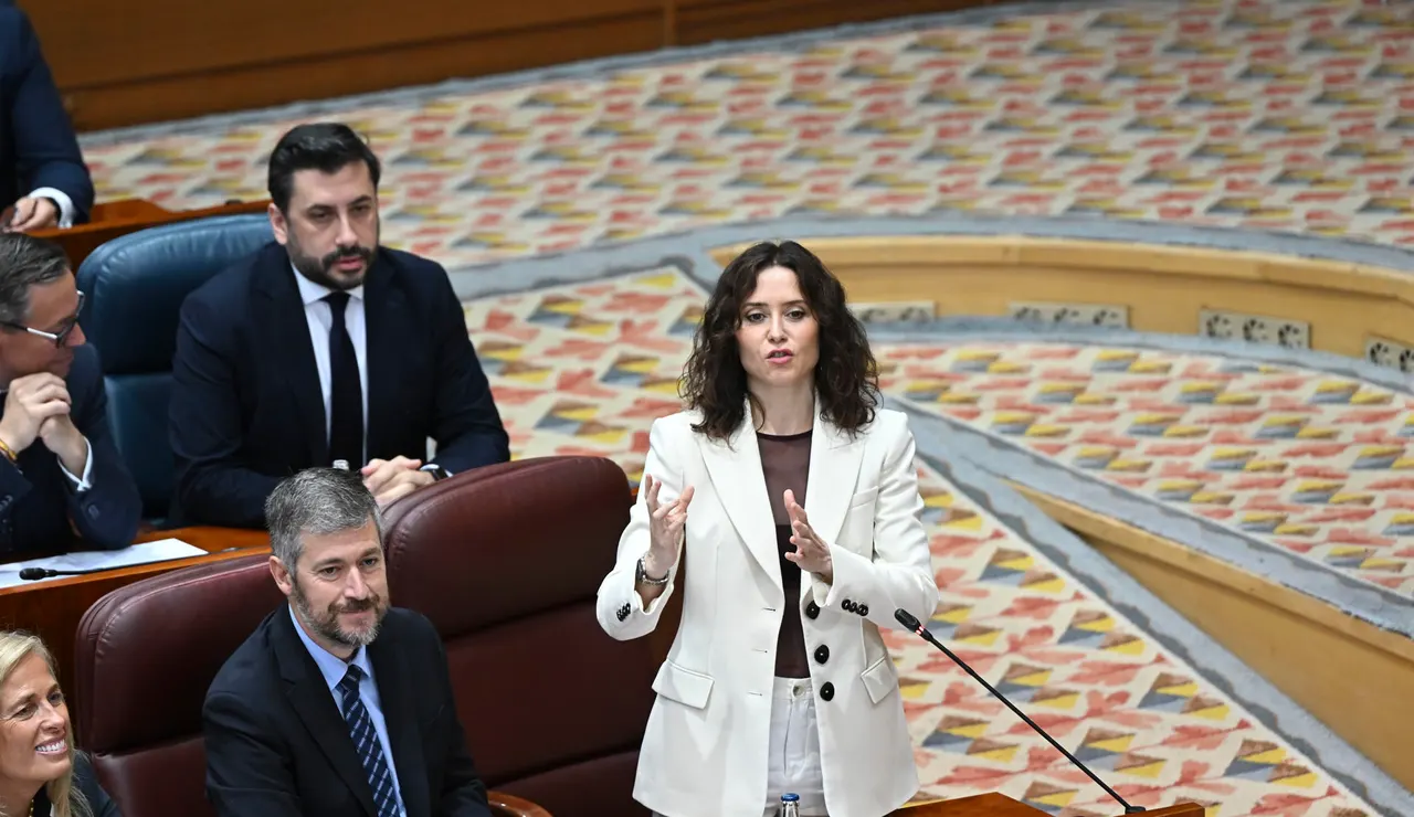 La presidenta de la Comunidad de Madrid, Isabel Díaz Ayuso, interviene durante el pleno en la Asamblea de Madrid, este jueves.