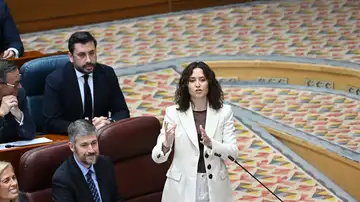 La presidenta de la Comunidad de Madrid, Isabel Díaz Ayuso, interviene durante el pleno en la Asamblea de Madrid, este jueves. La presidenta de la Comunidad de Madrid, Isabel Díaz Ayuso, interviene durante el pleno en la Asamblea de Madrid, este jueves.