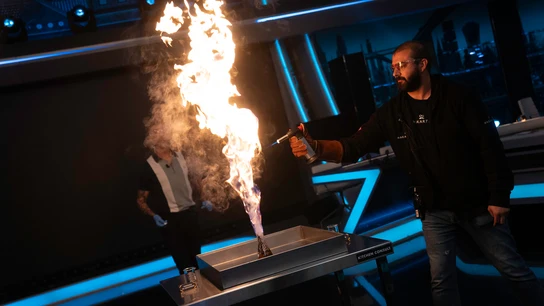 Marron sorprende a Lola Índigo con un espectacular volcán químico en El Hormiguero Marron sorprende a Lola Índigo con un espectacular volcán químico en El Hormiguero