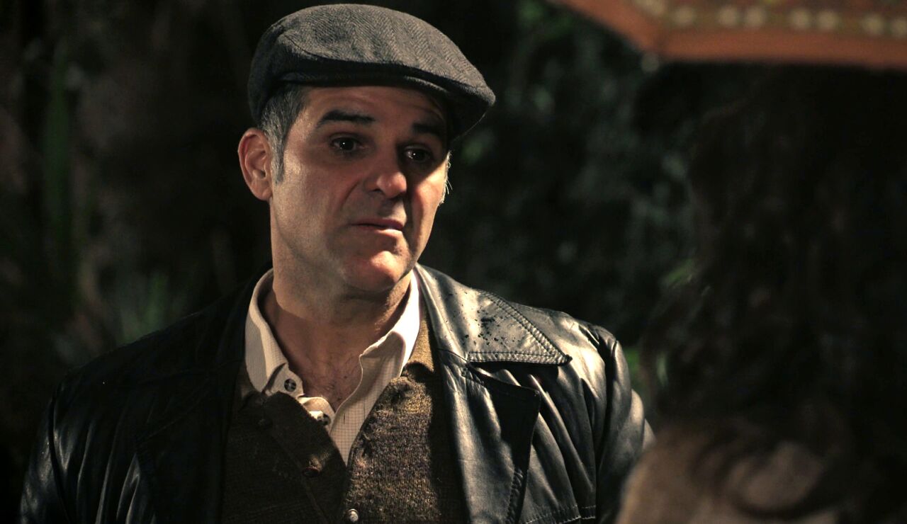 &Aacute;lvaro amenaza a Beatriz con revelar el secreto de Gabriel: &ldquo;O afloja la cartera o todo el mundo sabr&aacute; que est&aacute; casado contigo&rdquo;