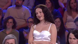 María agradece a Leonor su ayuda.