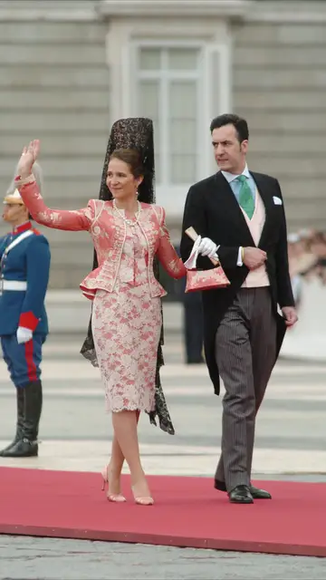 Infanta Elena en la boda de Felipe y Letizia Infanta Elena en la boda de Felipe y Letizia