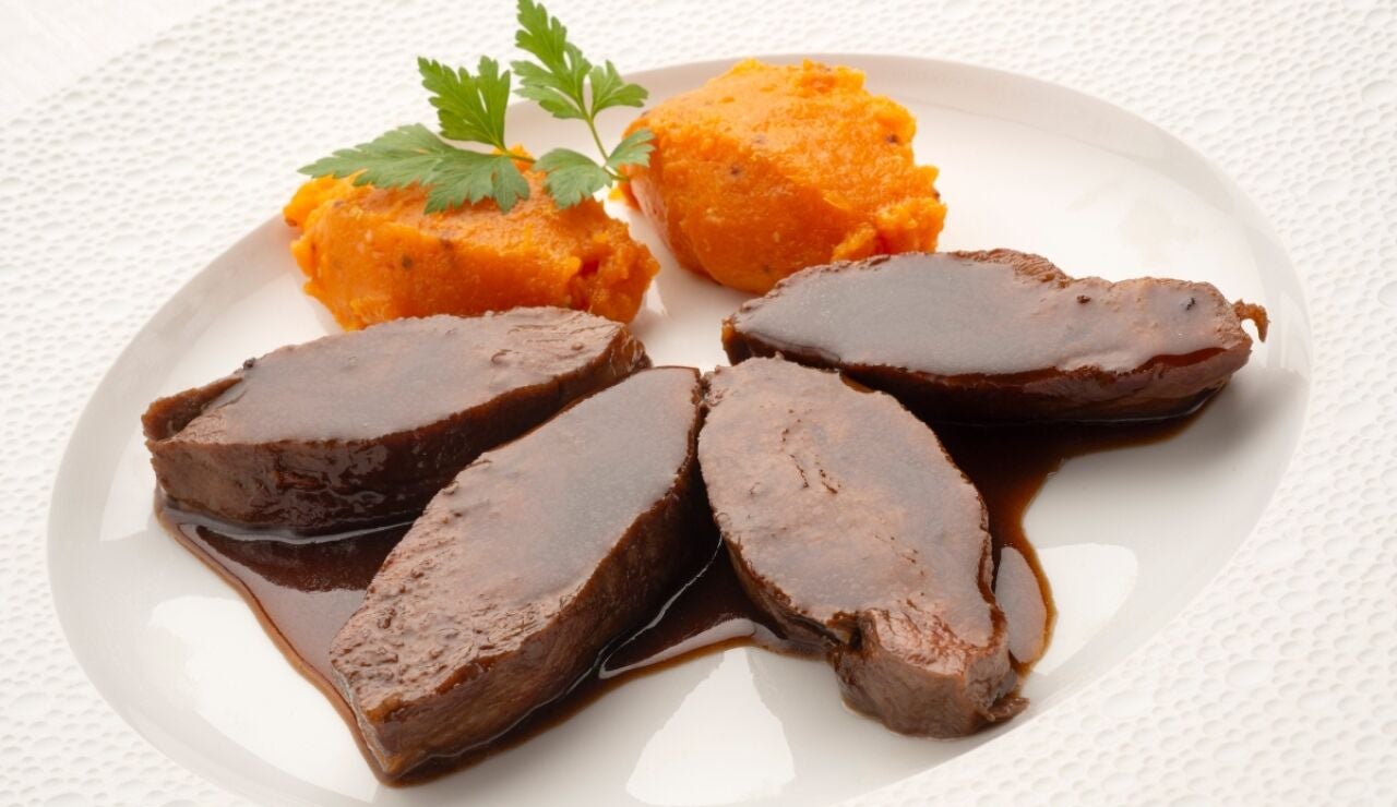 Presa ib&eacute;rica con boniato, de Karlos Argui&ntilde;ano: "Una carne jugosa, rica y f&aacute;cil de hacer"