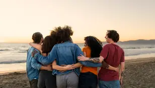 Grupo de amigos en la playa