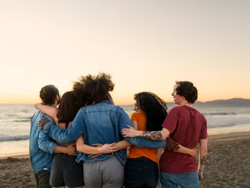 Grupo de amigos en la playa Grupo de amigos en la playa