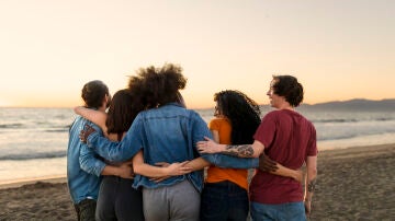 Grupo de amigos en la playa