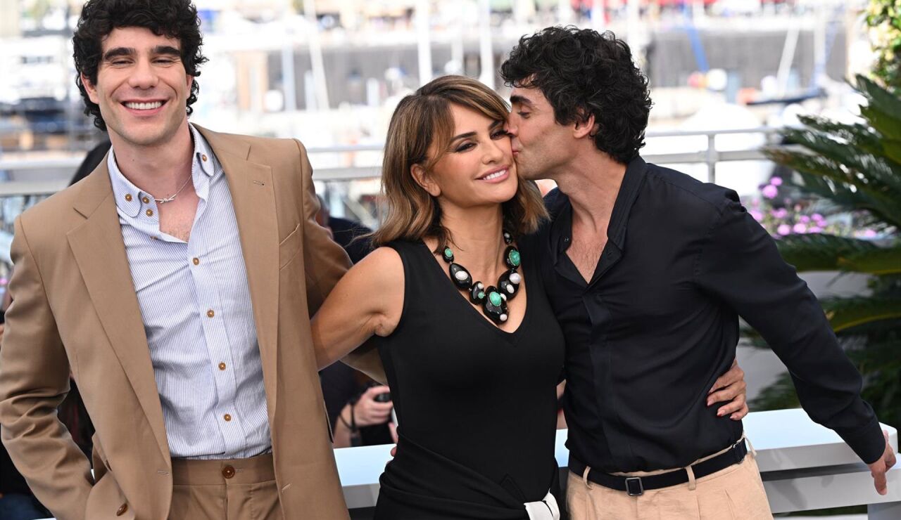 'Los Javis' junto a Pen&eacute;lope Cruz