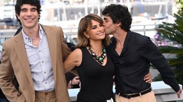 'Los Javis' junto a Pen&eacute;lope Cruz