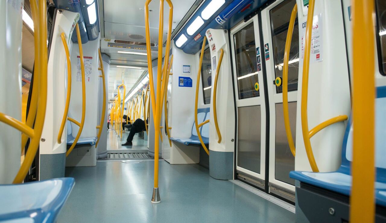 Interior de un tren de Metro de Madrid