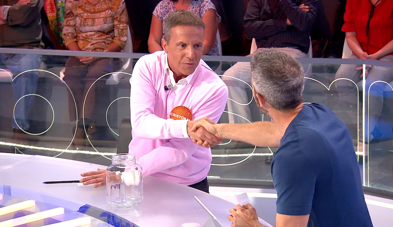 ¿Cristóbal Soria con la camiseta de Vinicius? Sella con Roberto Leal su apuesta del Mundial en Pasapalabra