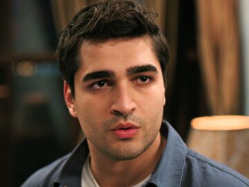 Esta noche en Una nueva vida: Ferit recibe una propuesta que puede destruir a los Korhan