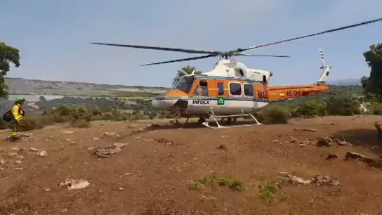 Un incendio en Játar obliga a desplegar un amplio operativo aéreo y terrestre en Granada Un incendio en Játar obliga a desplegar un amplio operativo aéreo y terrestre en Granada