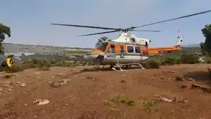 Un incendio en Játar obliga a desplegar un amplio operativo aéreo y terrestre en Granada