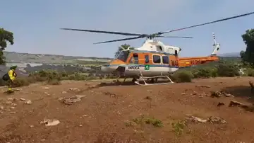 Un incendio en Játar obliga a desplegar un amplio operativo aéreo y terrestre en Granada Un incendio en Játar obliga a desplegar un amplio operativo aéreo y terrestre en Granada