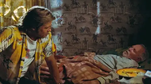 Brad Pitt y Bruce Dern en Érase una vez en Hollywood Brad Pitt y Bruce Dern en Érase una vez en Hollywood