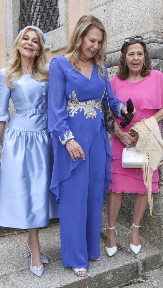 Ana Obregón junto a sus hermanas Amalia y Celia García Obregón 